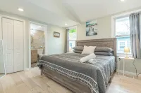 Private Waterfront Home Nestled In A Quiet Section Of Lake Hopatcong Hotels in 