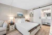 Condo at the Bay with Resort-Style Amenities, Pool, Tiki Bar