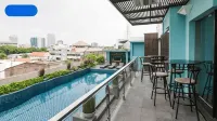 Crown Prince Hotel Surabaya Managed by Midtown Indonesia - Pools