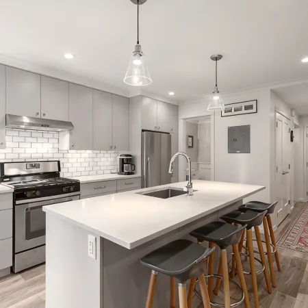 Private apartment in the quiet community of North Vancouver Lynn Valley
