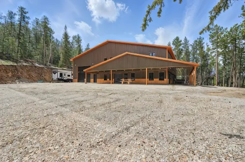 Spacious 8-bedroom house with WiFi, AC, Hot Tub South of Lead -  Privatzimmer