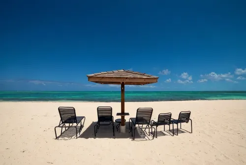 “Coastal Bliss: Stunning 2-Bedroom Condo with breathtaking Beach and Pool Views” - 3-Star
