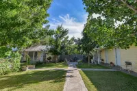 Butterfield Inn Main Street Cottages - Homestays