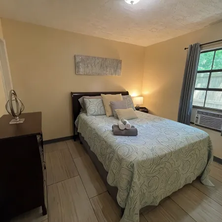 Cozy cottage in Hattiesburg with AC, WiFi