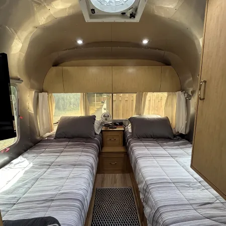 Sip & Soak: Airstream Glamping, Hot Tub on Seneca Wine Trail