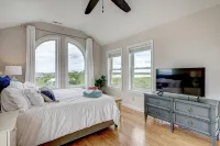 4BR/4BA - pool, elevator, deeded beach access, 2 king suites & AMAZING views! - Beach