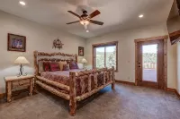 “Luxury Cabin Minutes from Zion East Entrance Views & Hot Tub” - Pools