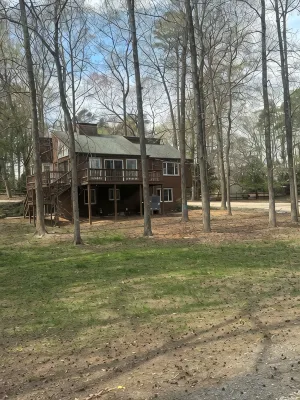 Treehouse Now Available! A 5-Bedroom, 2 Driveways, 1.2 Acres. 807 Brunson Drive - Boutique