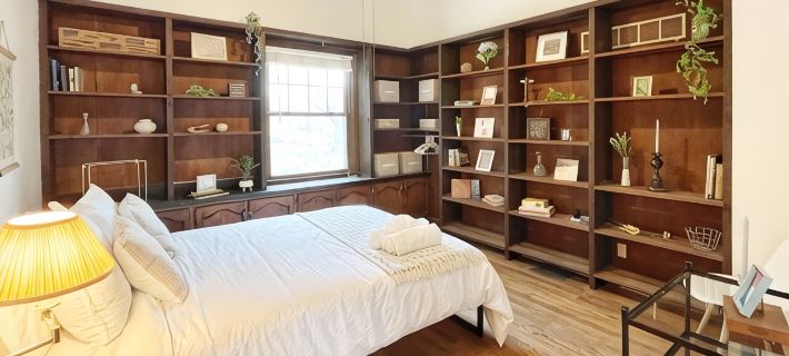 4 Bed/4 Bath Historic Downtown Parkville Home Hotels in Platte County