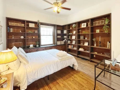 4 Bed/4 Bath Historic Downtown Parkville Home - WiFi