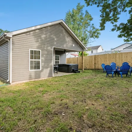Bourbon Run - HotTub/ Ark 30min/ Horse Park 12min/ Walk Downtown/ 4BR Sleeps 8
