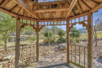 Guntersville  Lakefront Home. Pool & Boathouse. Pontoon boat & jet skis rentals - balcony