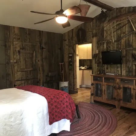 Smoky Mountain Holmestead, cabin near Bryson City