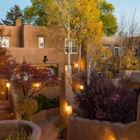 One Bedroom, Two Bath, Sunset Views & Kiva Fireplaces. Walk Downtown!