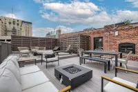 New Downtown Luxury Condo, by UNL, stadium & arena, above luxury retail #204 - 4-Sterne