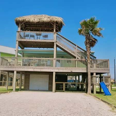 La Palapa whole house at pedestrian beach! Surfside Beach Texas!