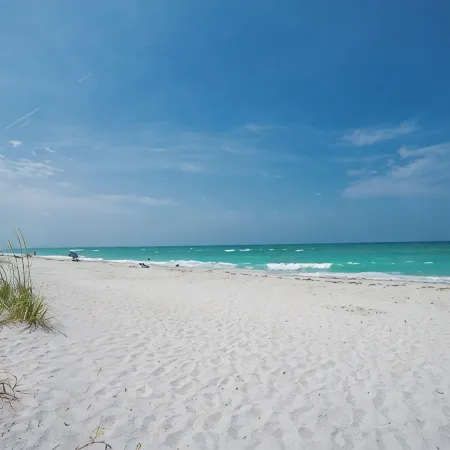 Gulf side condo be on the beach in minutes!