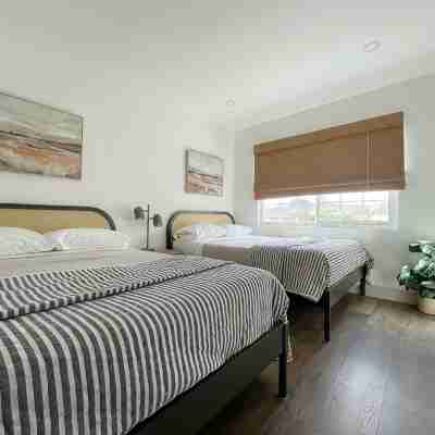 BEAUTIFUL, REMODELED HOME WITH EASY ACCESS TO LAKE AND RIVER - PET FRIENDLY Rooms