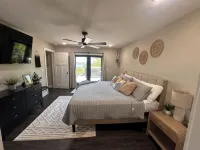 Stunning Brand New 4BR Lakeview Home with 8 person HotTub - 4성급