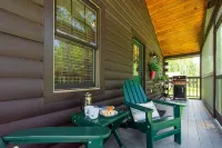 Cheerful Two Bedroom Cabin - 10 minutes to Camden! - 4-Star