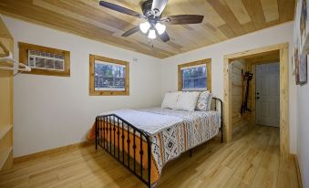 Cozy Cabin in the Heart of Beaver's Bend State Park