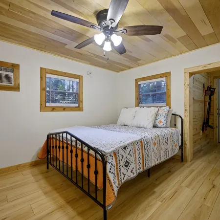 Cozy Cabin in the Heart of Beaver's Bend State Park
