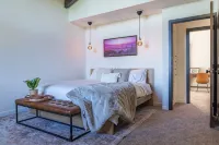 Stunning Oceanview Hillside Home w/ Theater & Spa - WiFi