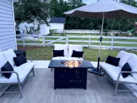 Coastal Retreat 10 Minutes to Beach w/ King Bed, Grill, Fire Pit & Game Room - 4 stjerner