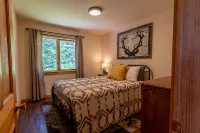 Rangeley 4-Season Retreat – Water and Sunset Views – Wood Stove – Game Room - Hytter