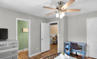 Bright & Cheery Bungalow - Mins to Downtwn Fort Mill