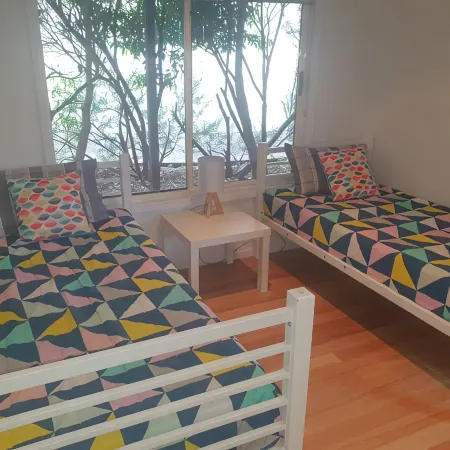 11A Seaview. Ocean and Otway Ranges views. Close to beach. Pet friendly.