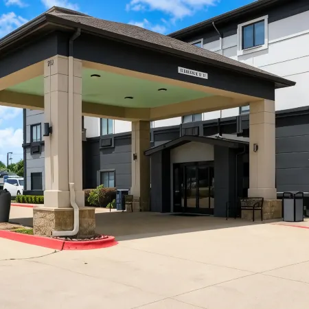 GRANDER INN & SUITES by IHG