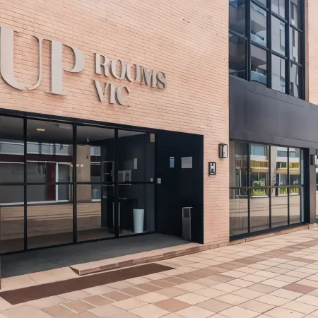 Up Rooms Vic Hotel