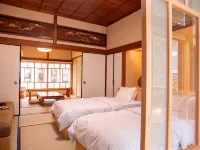 Nakanoya Ryokan - parking