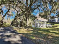 Cozy Waterfront home w/kayaks/Lake Henderson/Withlacoochee Bike Trail/ Springs - Wifi