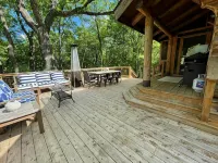 Beautiful Log Cabin Retreat on 6 Acres of Forest Only 10 Minutes to Lake Geneva. - Hot Tub