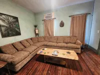 RiverView Lux: 420 Friendly Green Room, with a secret room search - Wifi