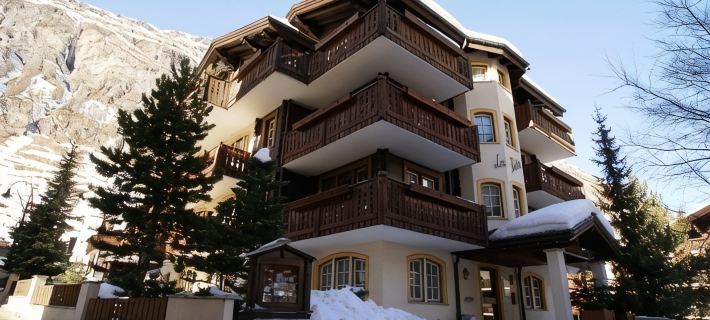 LaPerle Apartments & Spa Access at Alpen Resort Hotel di Zermatt