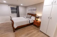 Beautiful Midcentury modern 4 bedroom home - Bungalows