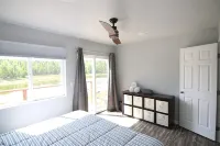 Lake front - 2 bedroom, 1 loft home with hot tub - Homestays