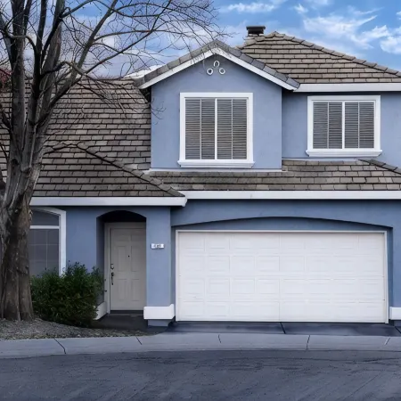 Beautiful, central located with pool and fire pit!