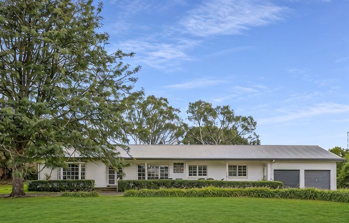 Gorgeous two bedroom home with lake views!