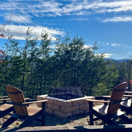 Luxury Mountaintop Getaway with, Fire Pit, New Hot Tub, WiFi & Gorgeous Views!
