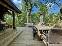 Beautiful Log Cabin Retreat on 6 Acres of Forest Only 10 Minutes to Lake Geneva. - Hot Tub