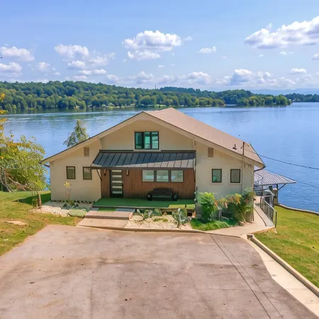 Lavish Lake Getaway W/18 Views+ Boat Dock
