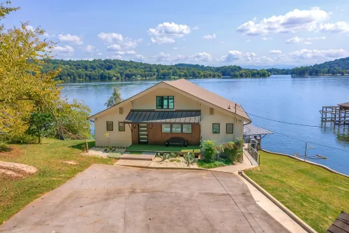 Lavish Lake Getaway W/18 Views+ Boat Dock - 4-Star