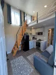 Charming Tiny House with Hot Tub and big fenced yard! Private location! - 4-Star