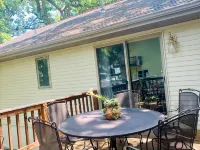 Walking distance to historic Arnold’s Park and West Lake Okoboji - Wi-Fi
