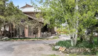 Pet-friendly 5 bed/4 bath home, just minutes to Beaver Creek, Avon, and Vail - 3-Star