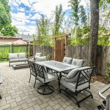 Lovely Remodeled Home! Walk Downtown! w/firepit